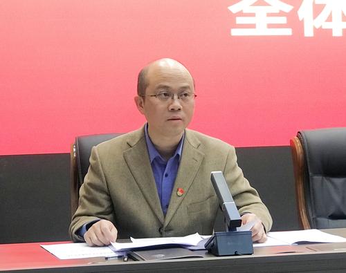 （2）副校长兼校党委纪检委员王宏亮对《郑州市教育系统“师德师风建设提升年”实施方案》进行宣读并领学