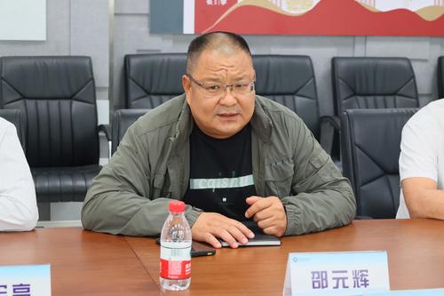 2校党委书记邵元辉代表学校对河南艺术职业学院领导的到来表示热烈欢迎