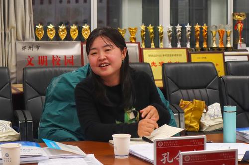 11郑州市教育局职业教育与成人教育处副处长孔令捷讲话